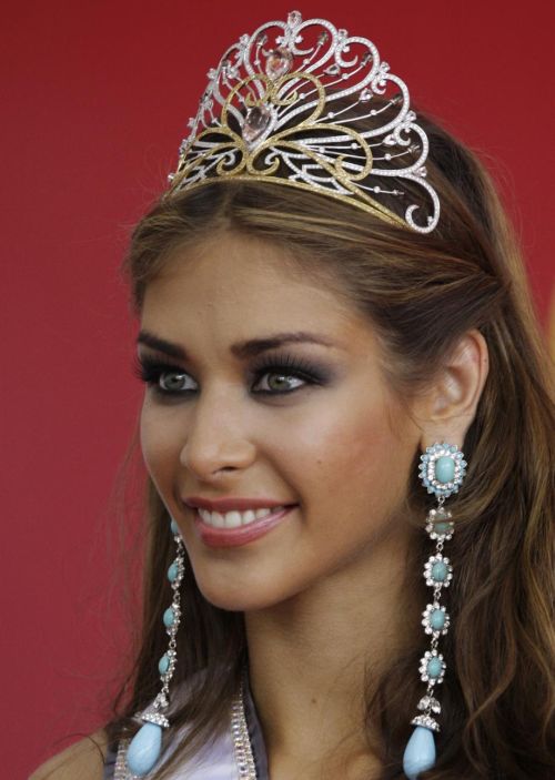 Dayana Mendoza, dal sequestro a Miss Universo 2008