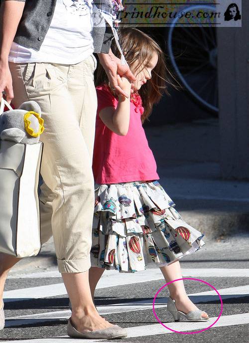 Suri Cruise con i tacchi! E sarebbe fashion?